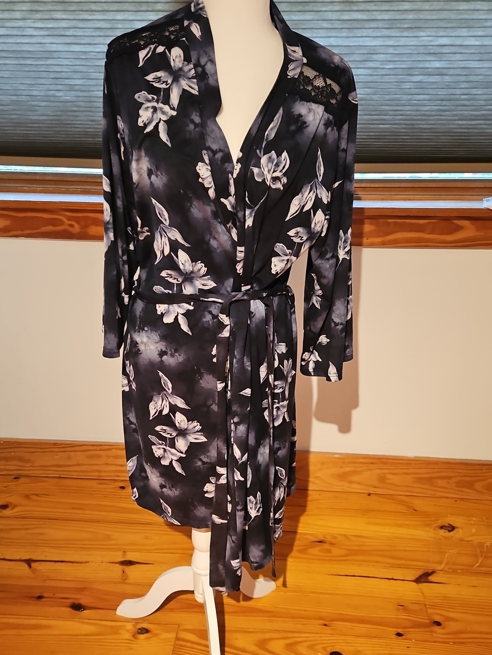 Floral Print Belted Wrap Robe- Black/White